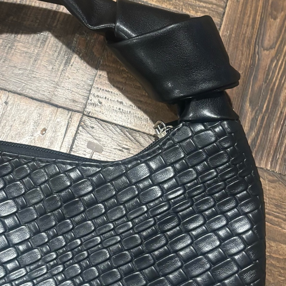 Black Woven Handbag, great condition inside and out ! - Picture 3 of 9